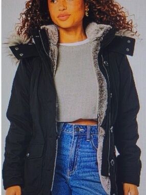 Hollister Black Faux Fur-Lined Cozy Parka size S